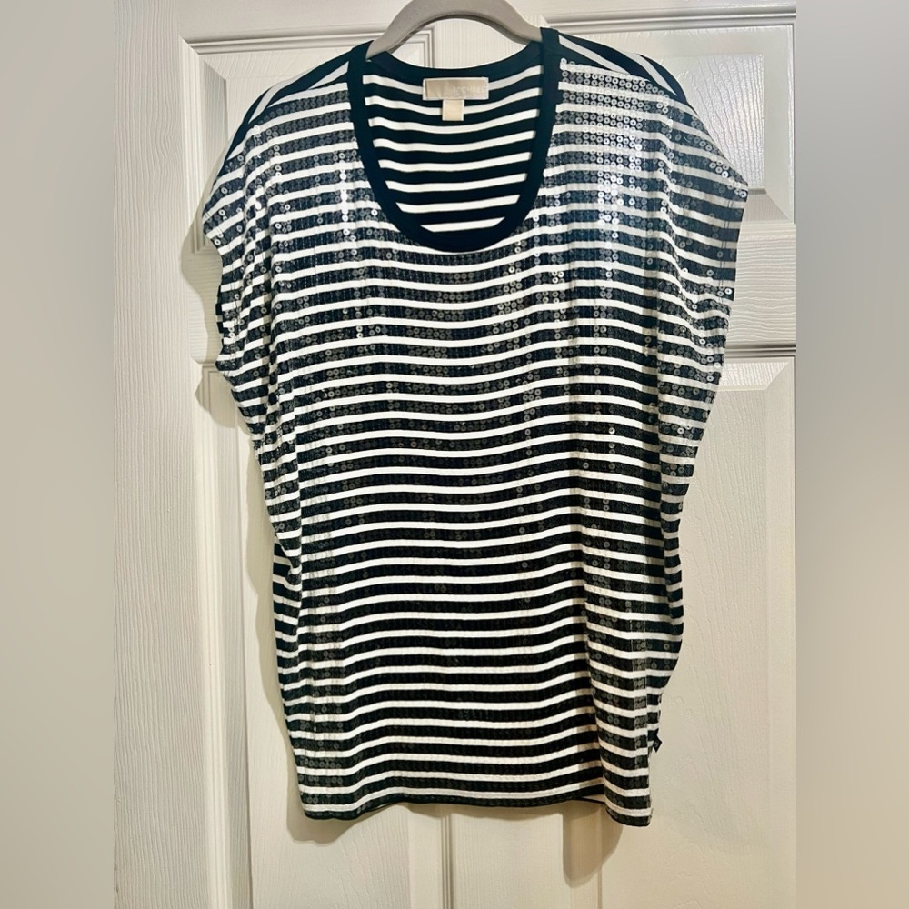 Cap sleeve black back , sequin striped , top cache